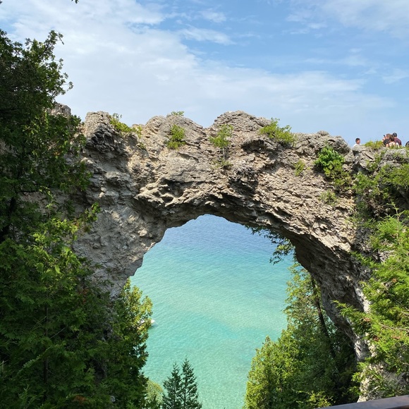 Meet your Posher➡️ RACHEL‼️😎👕👖👚👟🤗 - Picture 1 of 1